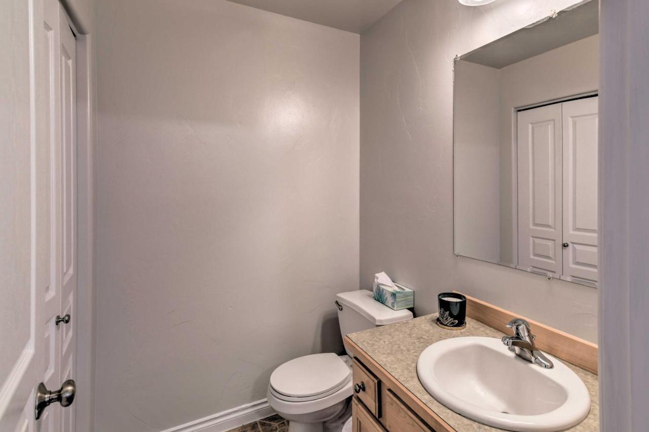Cozy Anchorage Townhome Less Than Half Mile To Jewel Lake! Buitenkant foto